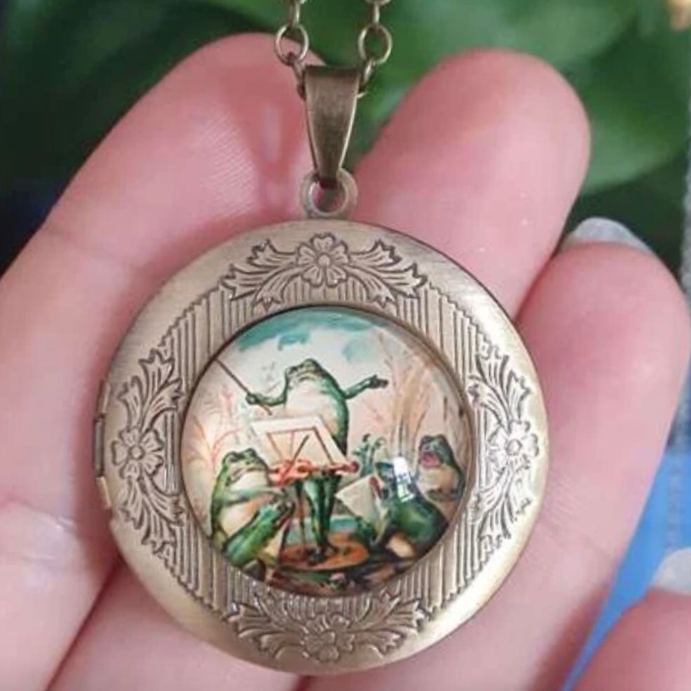 𝅺frog Musicians open Photo Locket Necklace. New - Picture 4 of 8